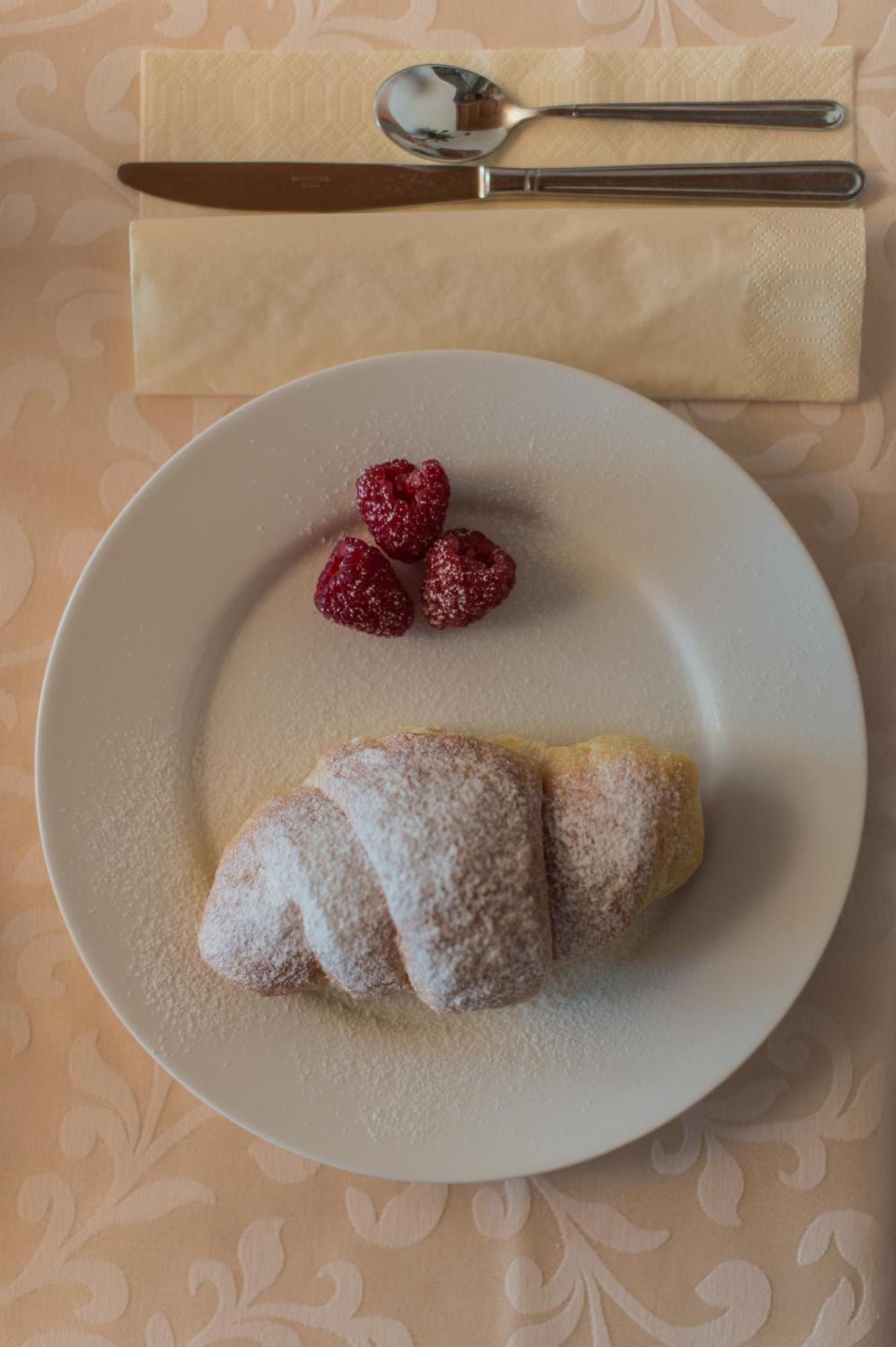 Hotel Garni Hochgruber Brunico Bilik gambar