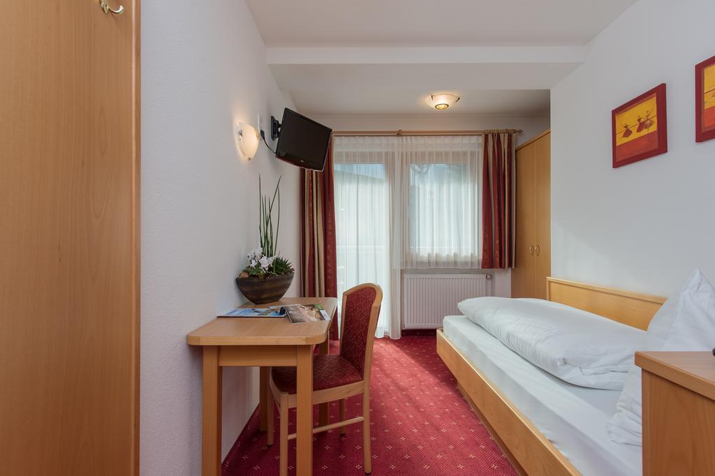 Hotel Garni Hochgruber Brunico Bilik gambar