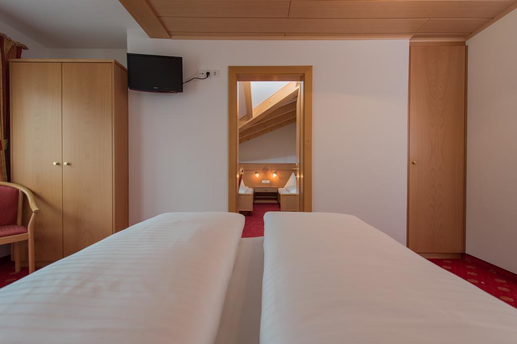 Hotel Garni Hochgruber Brunico Bilik gambar