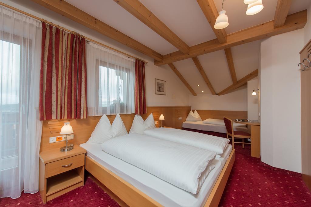 Hotel Garni Hochgruber Brunico Bilik gambar
