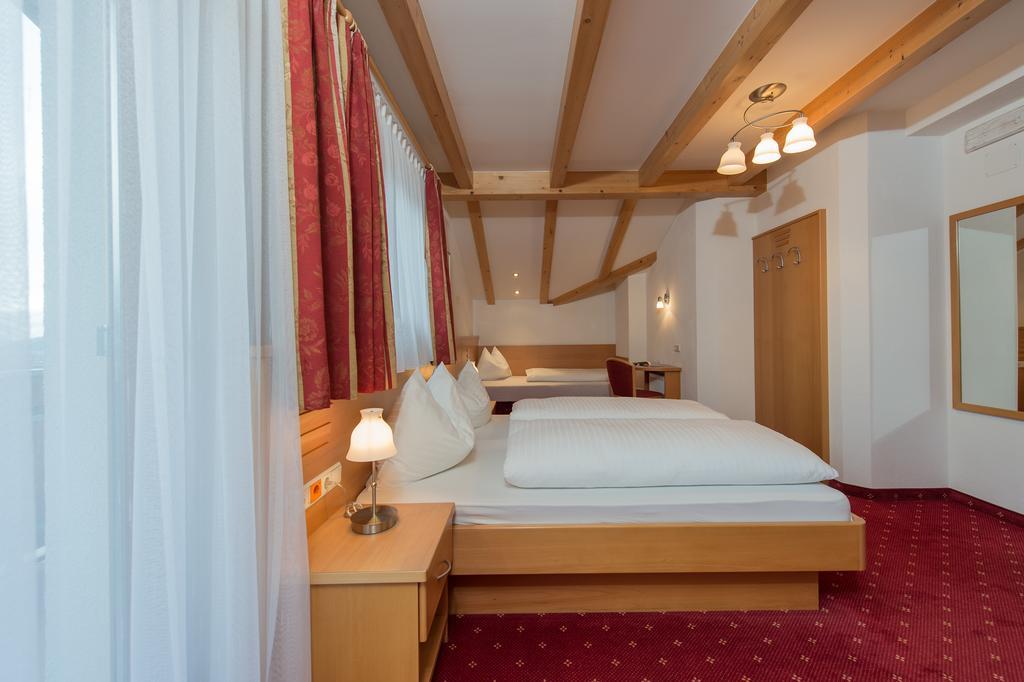 Hotel Garni Hochgruber Brunico Bilik gambar