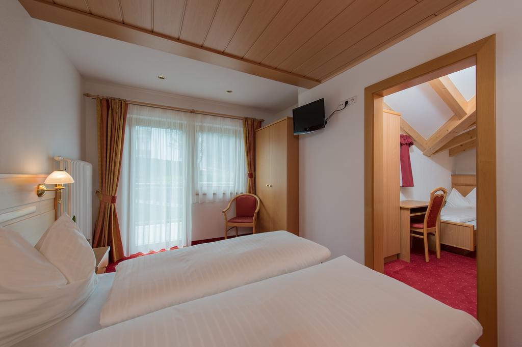 Hotel Garni Hochgruber Brunico Bilik gambar